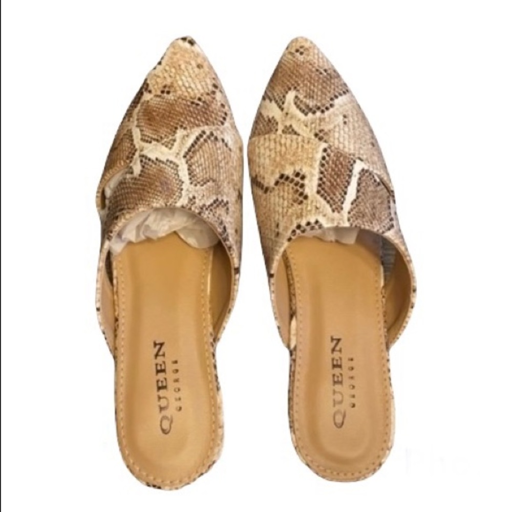 Queen George Beige Snakeskin slides size 6